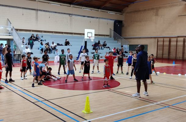 Entraînement de l'école de basket