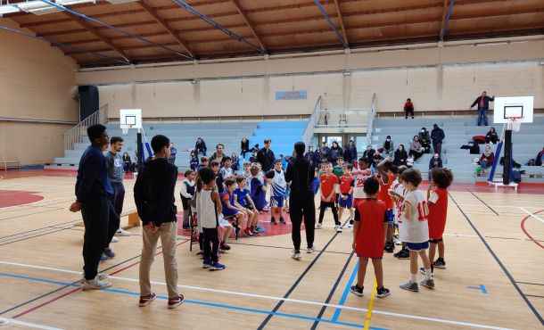 Rassemblement des participants du plateau