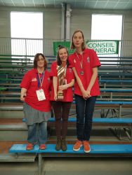 L'équipe féminine de basket adapté soulève le trophée